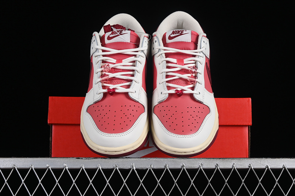 Nike Dunk Low Valentine's Day