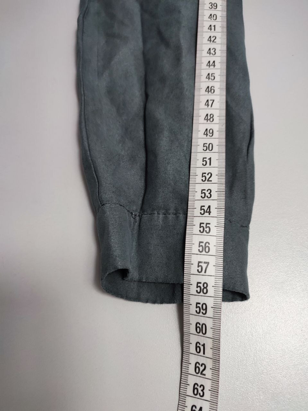 Платье серое лаконичное 48 размер