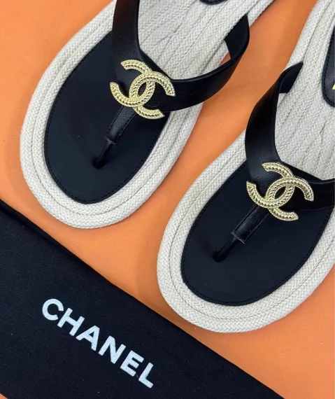 Босоножки CHANEL из каната с кожаными вставками