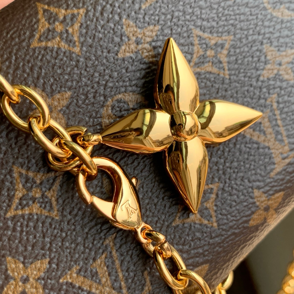 Louis Vuitton Pouch Metis Belt