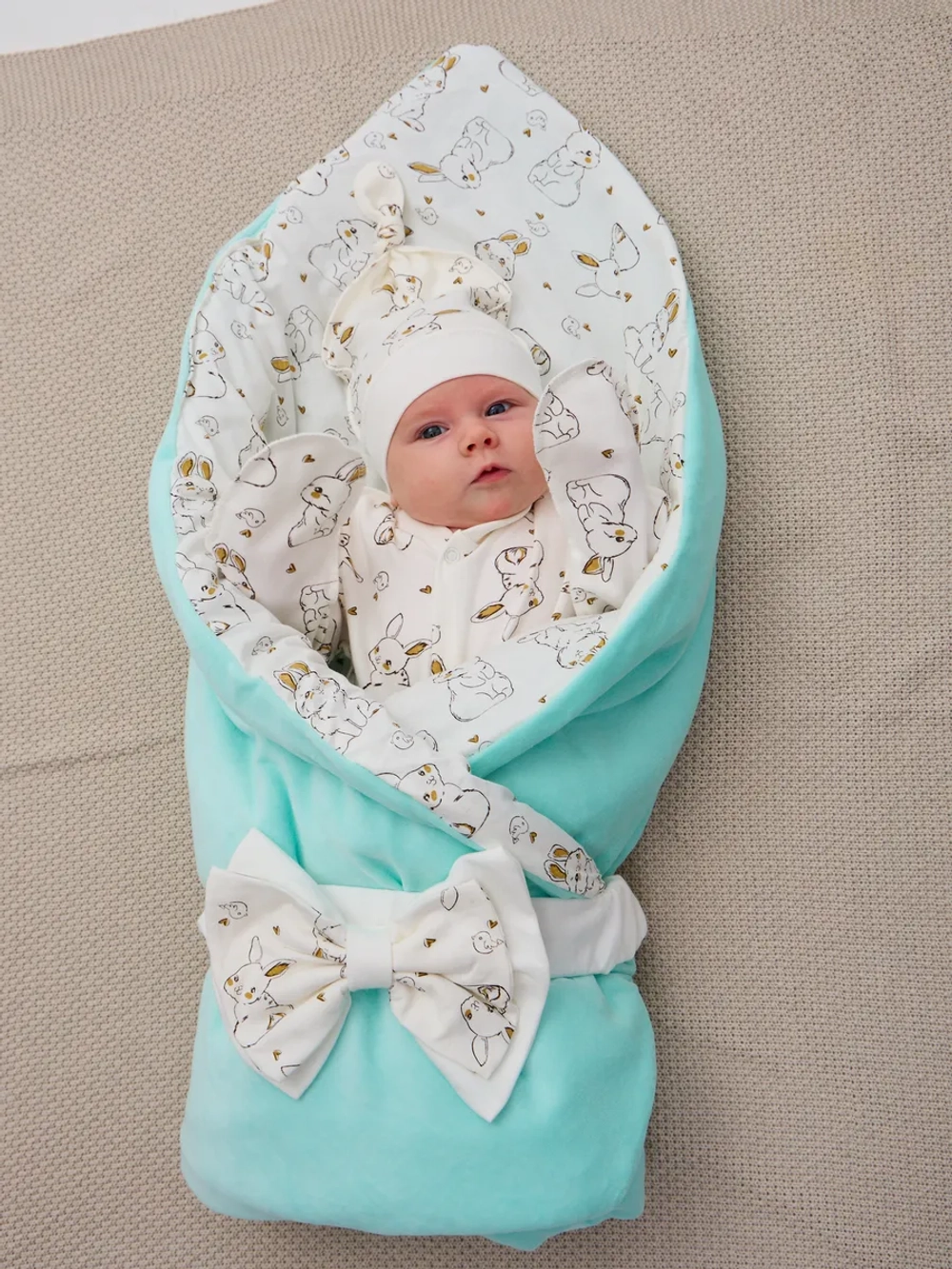 Конверт на выписку весна c костюмом