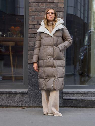 Длинный двусторонний коричнево-белый пуховик