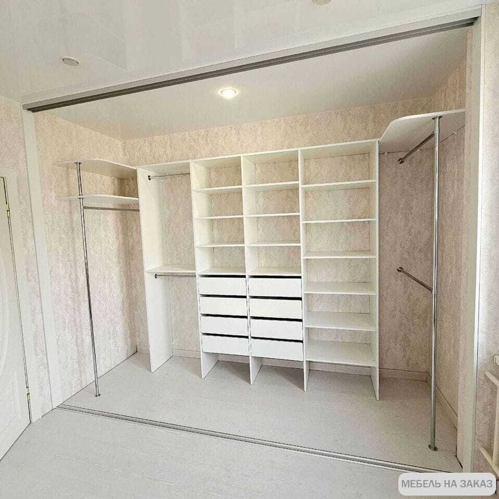 Гардеробная система с дверками-купе