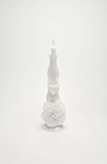 Свеча резная на металлическом подсвечнике