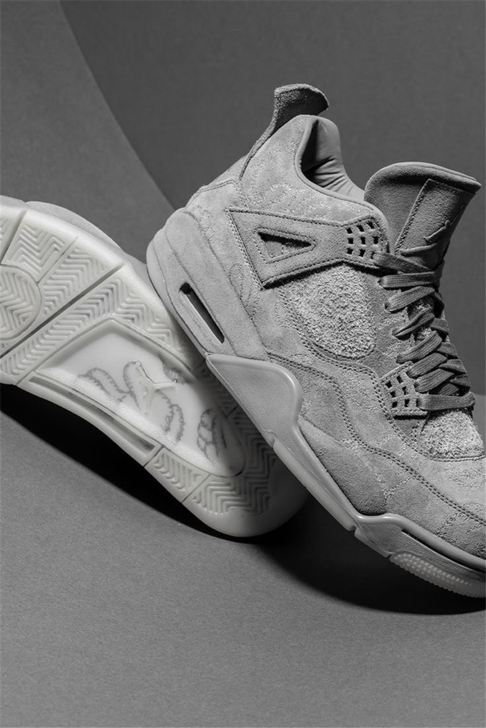 Air Jordan x KAWS 4 Retro Cool Grey Prosto.Shopp