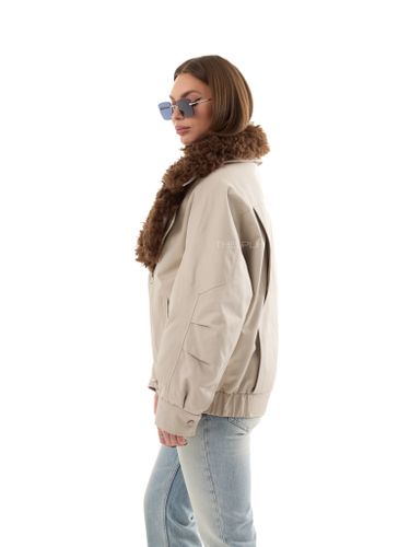 Бежевая парка-косуха с меховым воротником