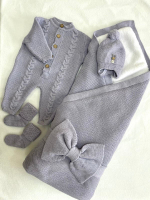 Вязаный комплект на выписку 5 предмета "Happy Kids" (одеяло, бант, комбинезон, шапочка, пинетки) (Цвет: Фиолетовый)