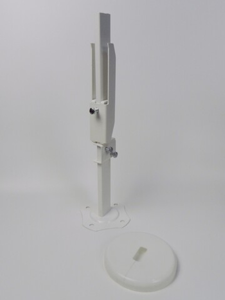 А11.21К Кронштейн напольный внутренний для стальных панельных радиаторов высотой 200-600 мм, стойка 10*30*350 мм с крышкой на основание