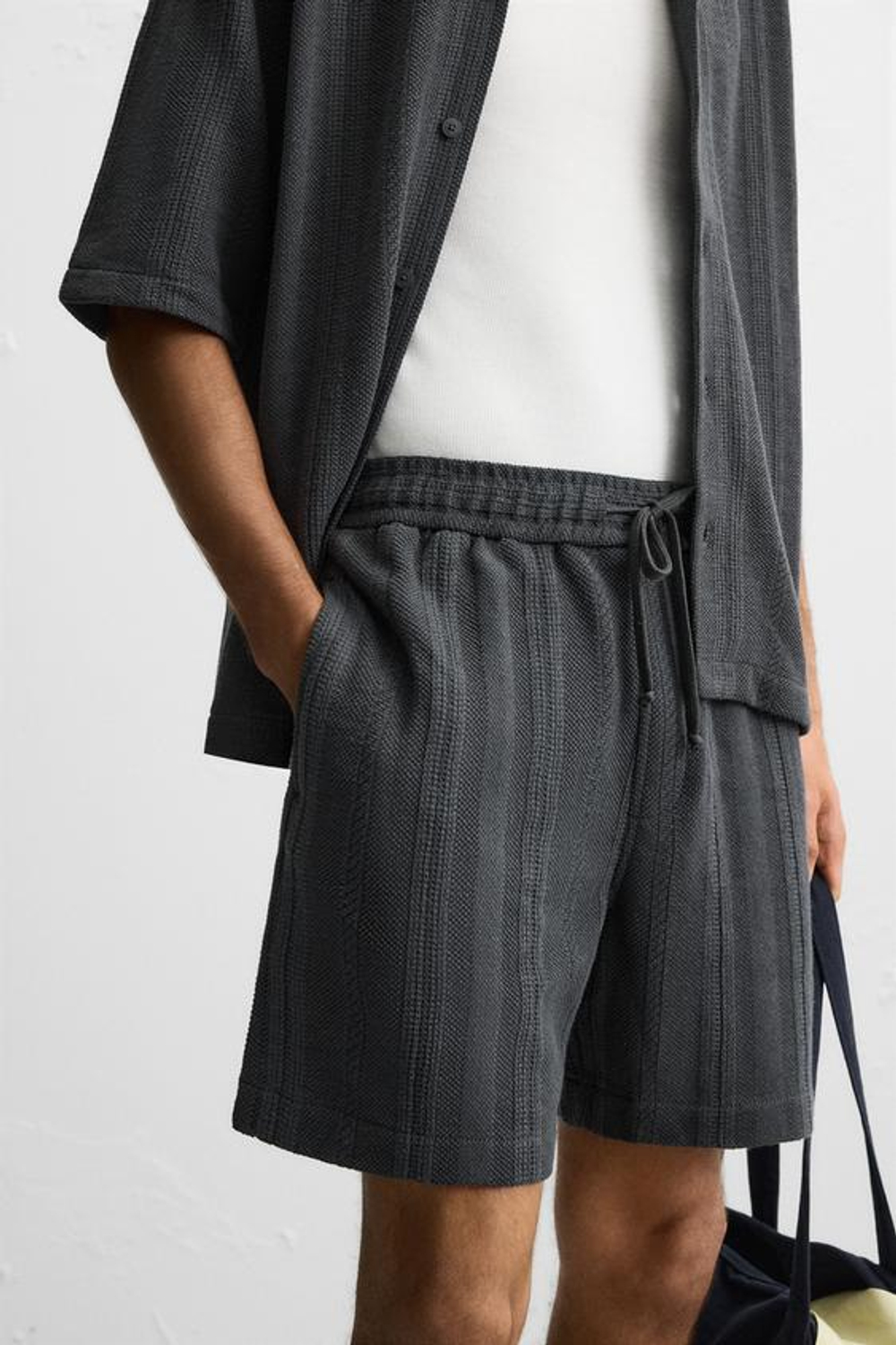 ZARA ШОРТЫ ИЗ ЖАККАРДОВОЙ ТКАНИ, АНТРАЦИТОВО-СЕРЫЙ