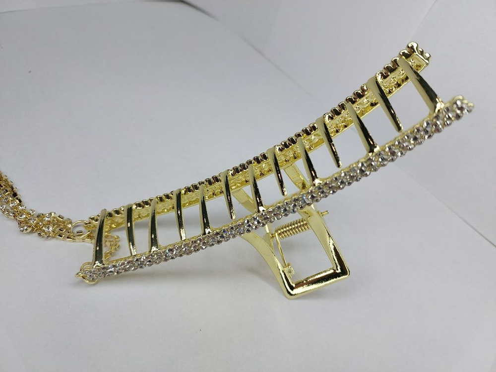 Заколка. Краб зажим для волос с квадратной дугой с тремя полосками из страз и длинными кисточками. Цвет золото