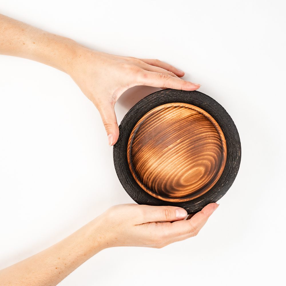 Деревянная тарелка из древесины сибирского кедра. T199