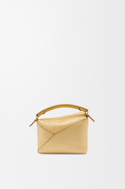 Loewe Мини-сумка Puzzle Edge из ламинированной овечьей кожи, золотой