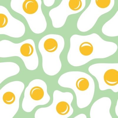 Яичница на зелёном фоне