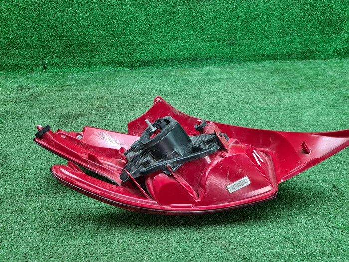 Фонарь правый Peugeot 208 1 (2012-2015)