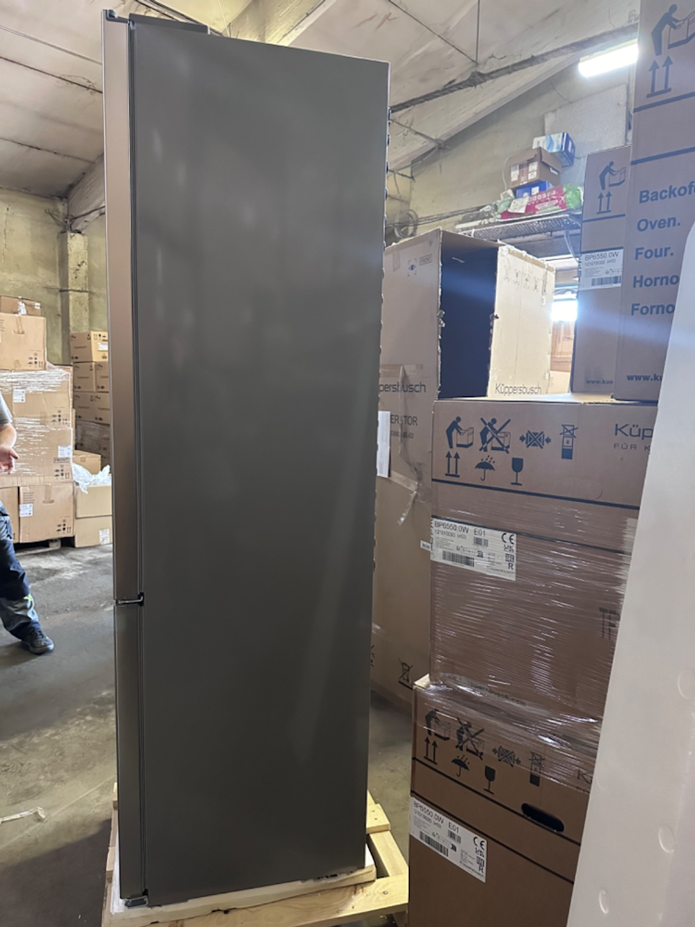 Отдельностоящий холодильник с нижней морозильной камерой Kuppersbusch FKG 6600.0 E-02