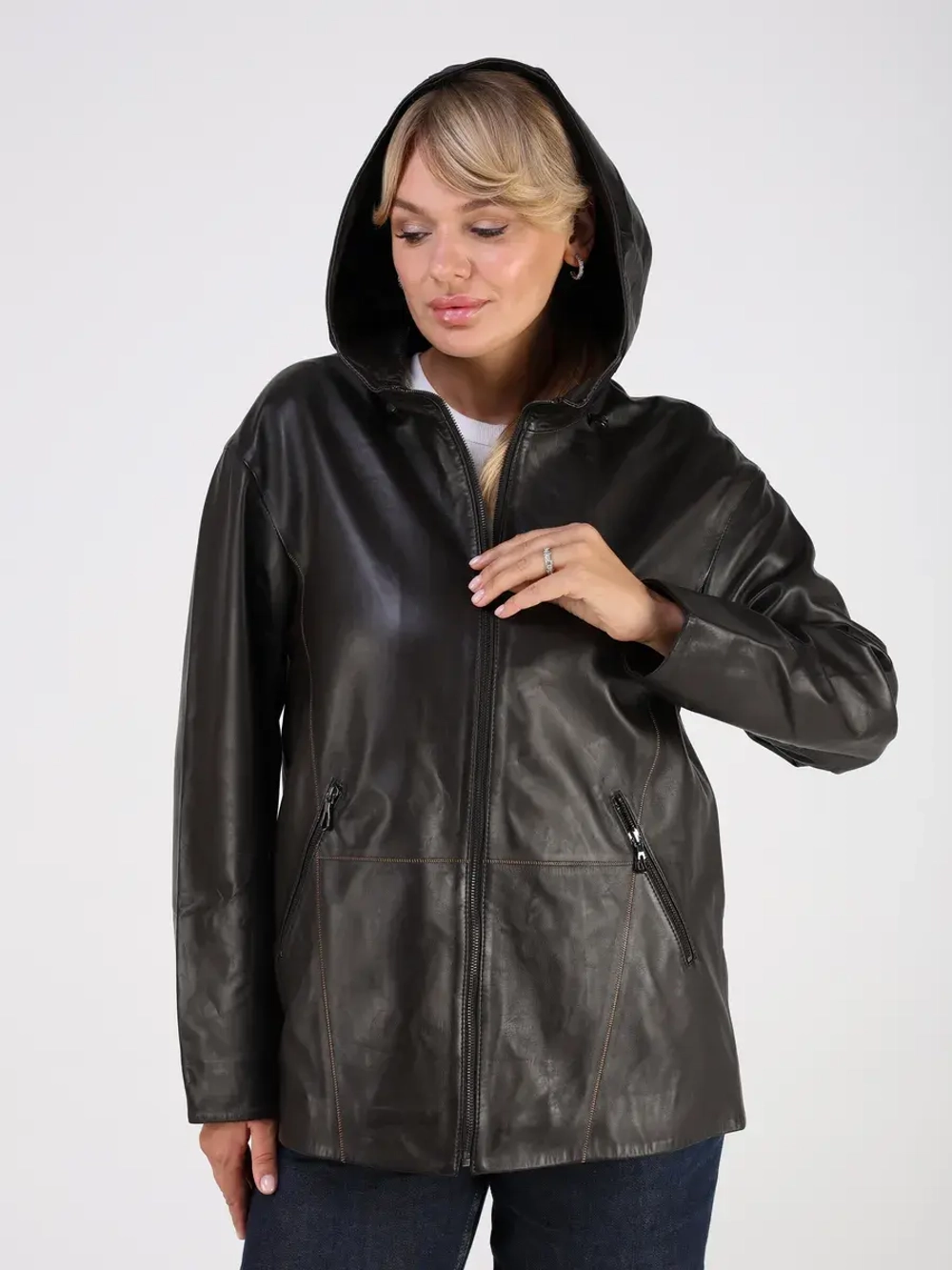 Кожаная куртка демисезонная с капюшоном оверсайз