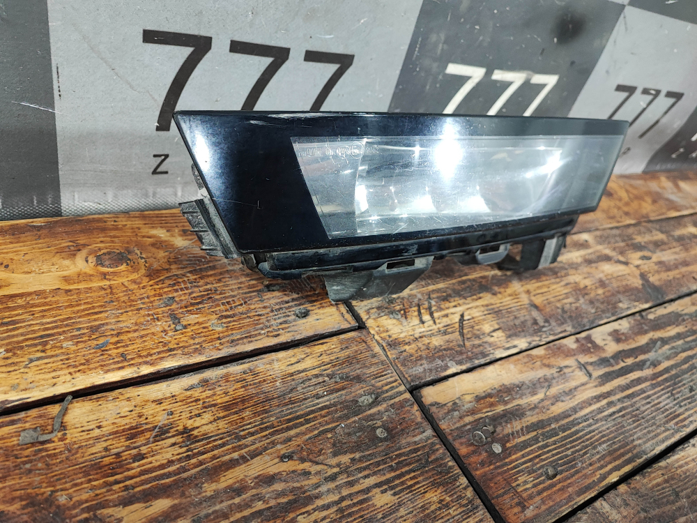 ПТФ передняя правая Skoda Rapid 1 17-20 Б/У Оригинал 5JA941700D