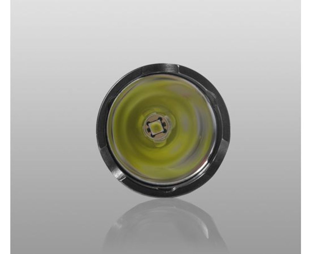 Фонарь Armytek Dobermann / XP-L HI Теплый / 930 лм / 5°:40° / 1x18650 или 2xCR123A