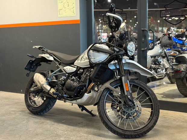 Royal Enfield Himalayan 450 Kamet White (бескамерные шины), 2024 (2 833 км)