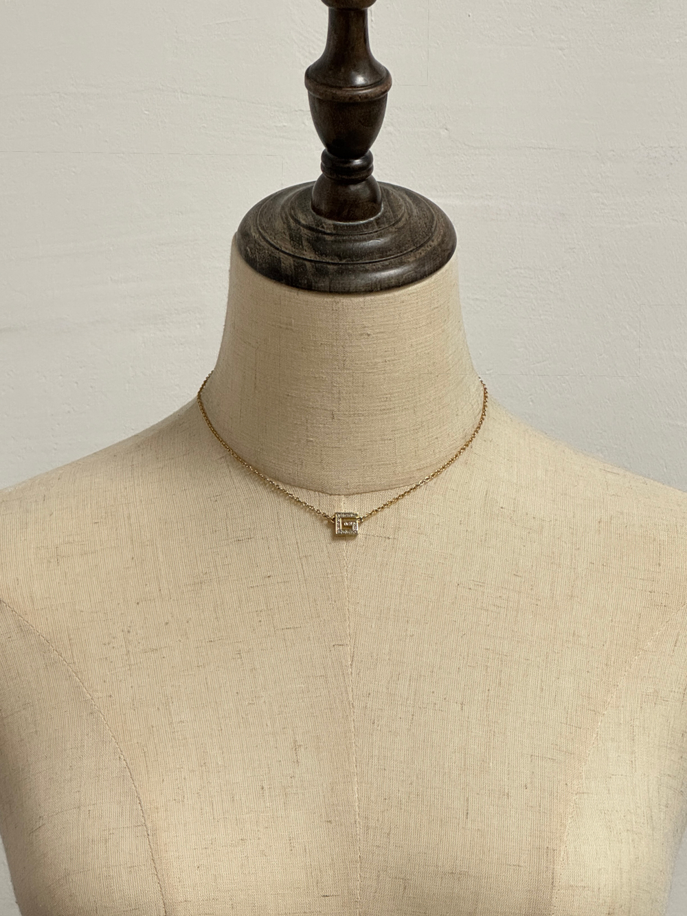 Кулон-лого с кристаллами Givenchy