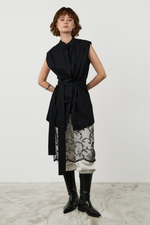 Блуза с драпировкой и поясом