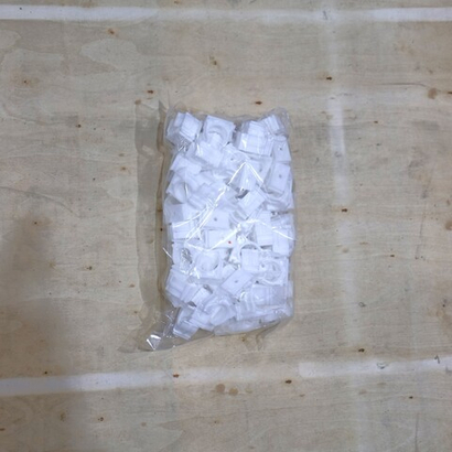 Крепеж-клипса для сантехнических труб для монтажных пистолетов (20 мм, белый, 100 шт/уп)