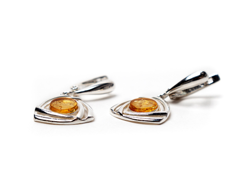 Серьги с натуральным янтарем желтого цвета
