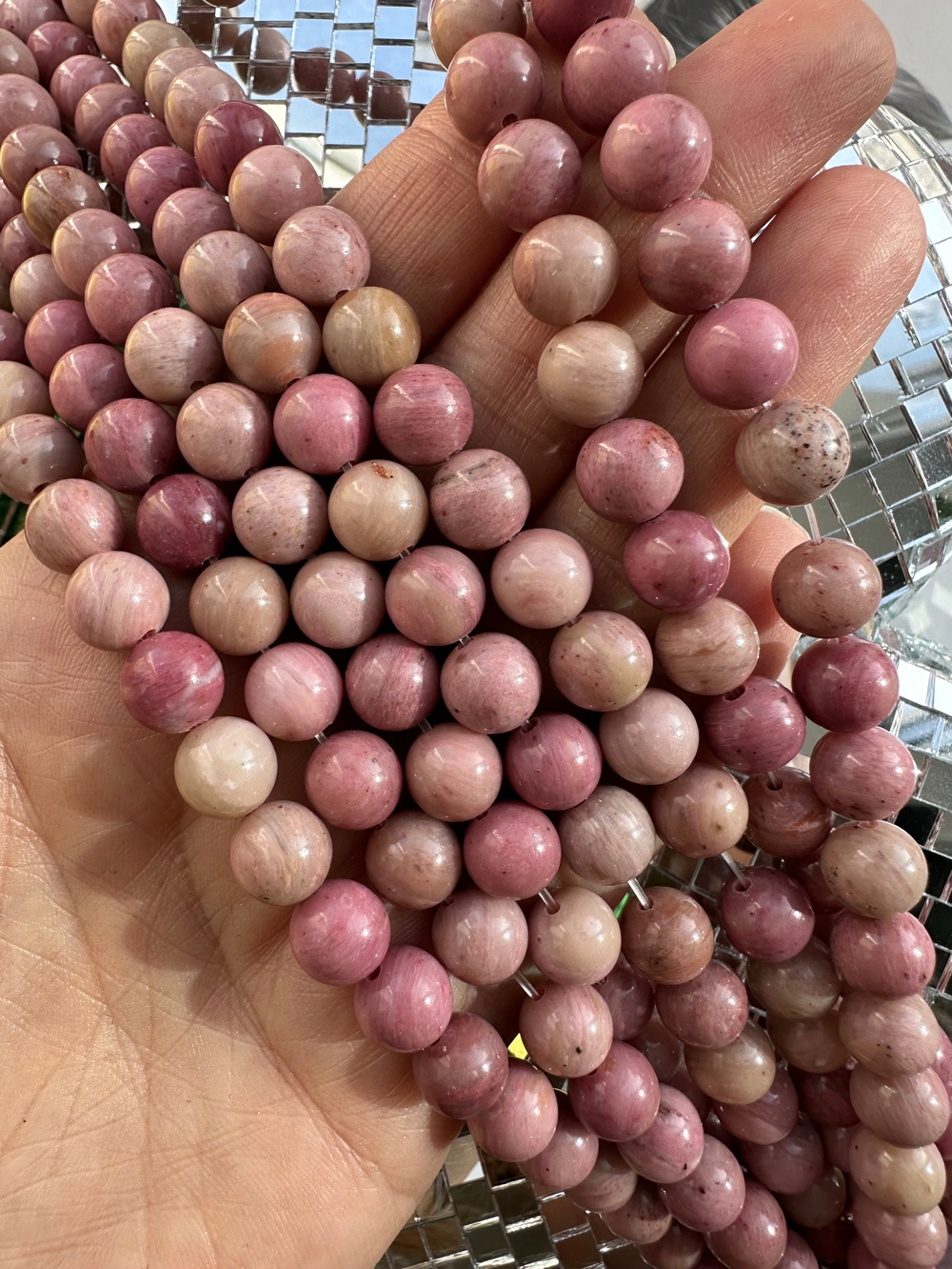 Нить бусин из родонита 8,5мм