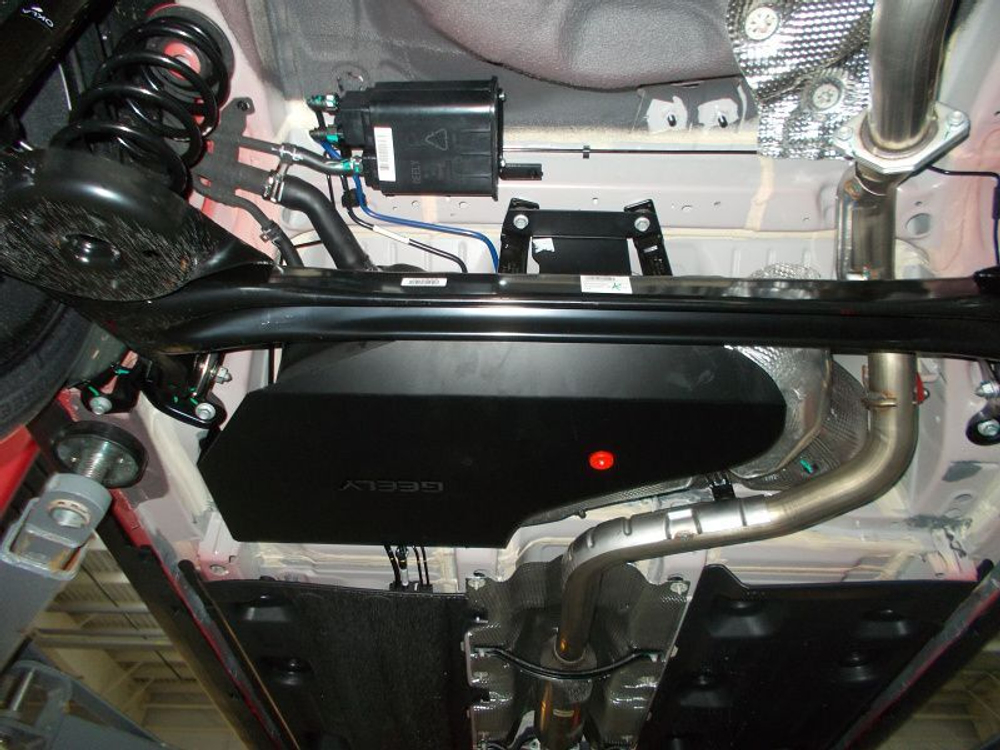 Защита топливного бака (2 мм, сталь) для Geely Coolray SX11 2020- (V = 1.5T AT FWD), Belgee X50 2023- Sheriff.28.4449