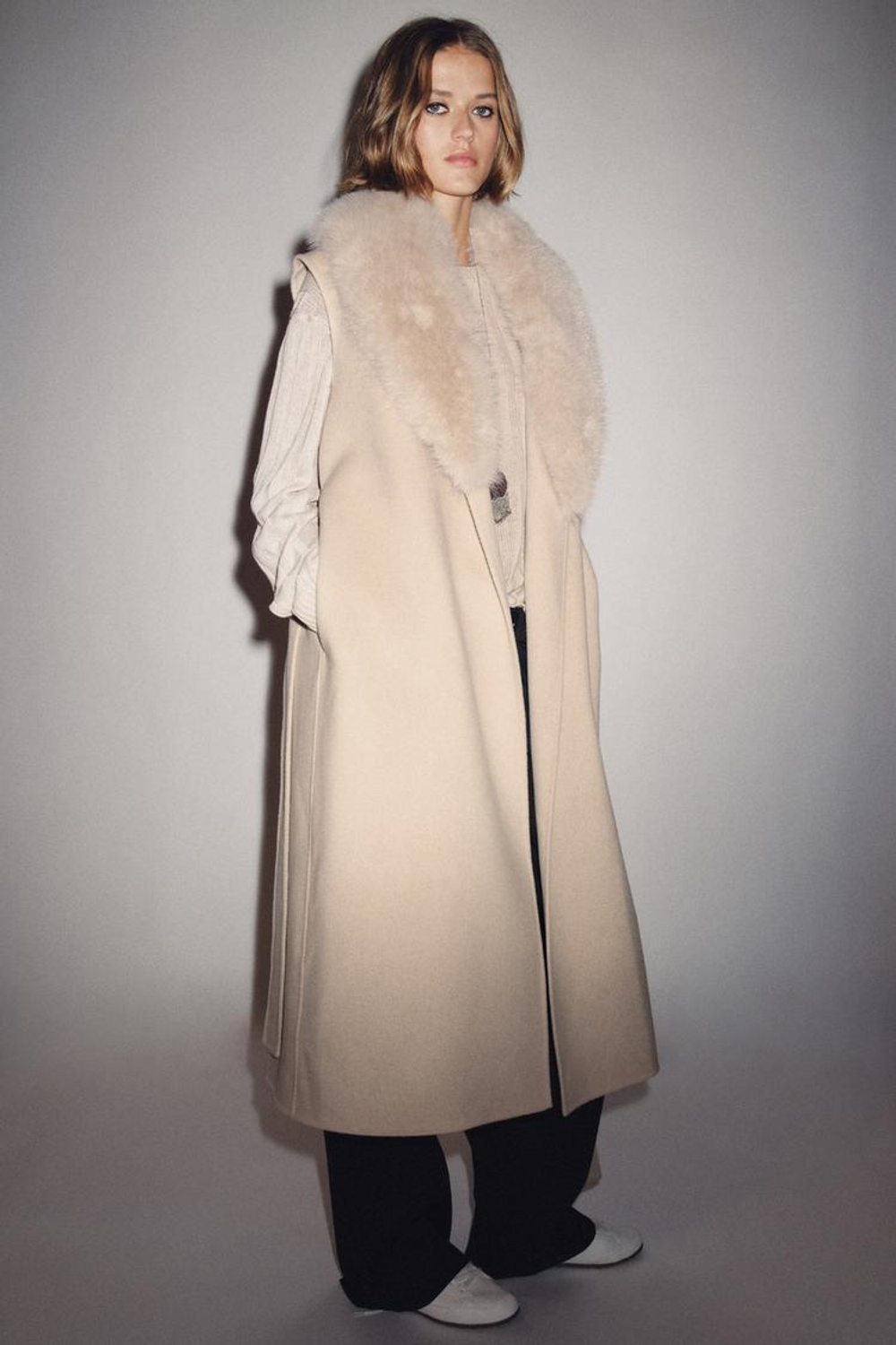 ZARA ЖИЛЕТ С ВОРОТНИКОМ ИЗ ИСКУССТВЕННОГО МЕХА — ZW COLLECTION, ЭКРЮ