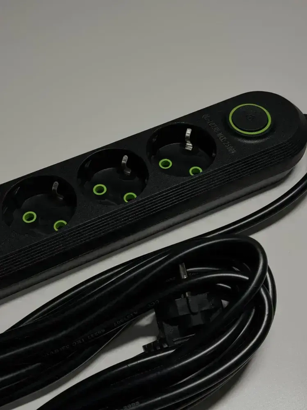 Гибридный удлинитель сетевой фильтр 5 розеток, пилот, разветвитель, 3 USB, длина провода 7 метров, черный