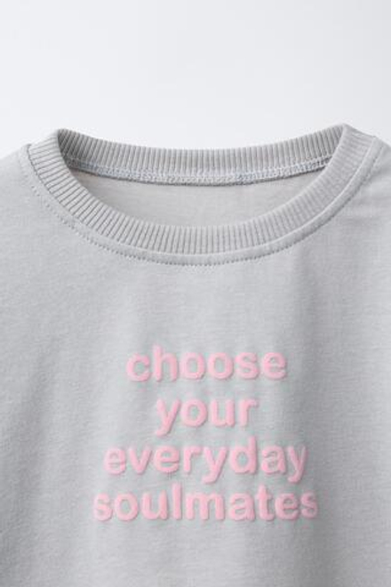 ZARA ФУТБОЛКА С РЕЛЬЕФНОЙ НАДПИСЬЮ, АНТРАЦИТОВО-СЕРЫЙ