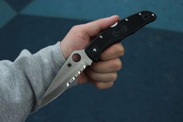 Складной нож Spyderco Endura C10PSBK c клинком из стали VG-10, рукоять FRN