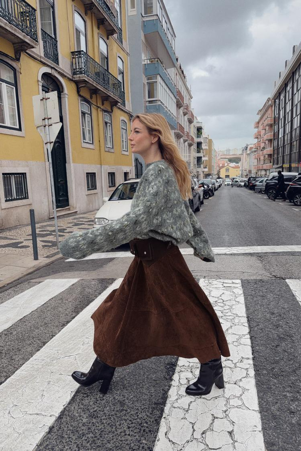 ZARA ЖАККАРДОВЫЙ СВИТЕР ИЗ ТРИКОТАЖА С ВОРСОМ, СЕРЫЙ