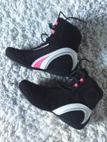 Motorshoe Air Lady / Женские / Черный / Фуксия