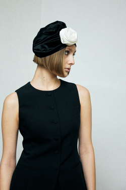 Чалма с белой розой