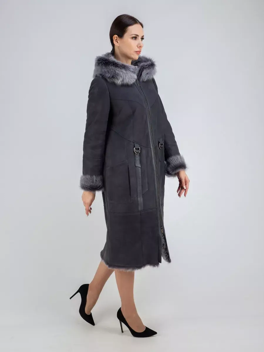 Дубленка зимняя с капюшоном натуральная