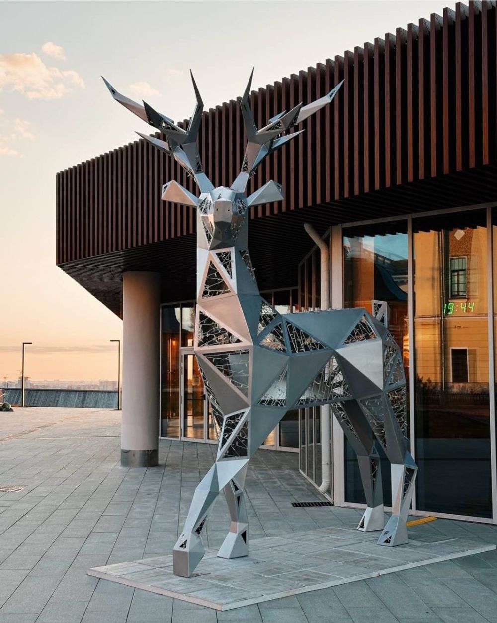 светодиодный олень полигональный