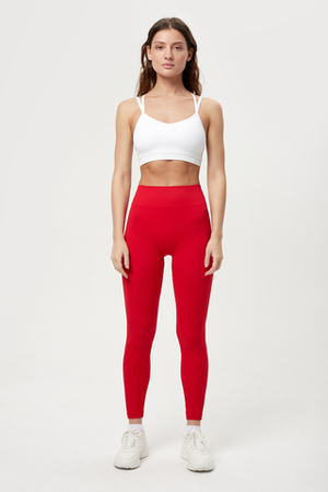 Топ бесшовный на бретелях в рубчик