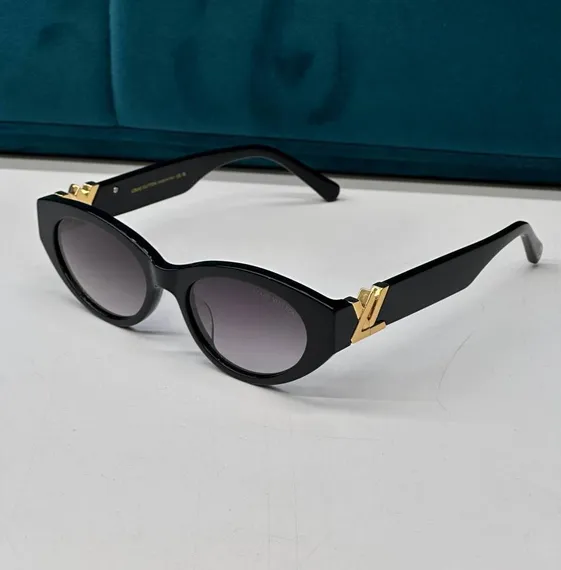 Солнцезащитные очки Louis Vuitton Twist Cat Eye, чёрный