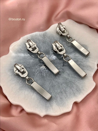 Собачка / бегунок для молнии серебро с подвесным брелоком Т5