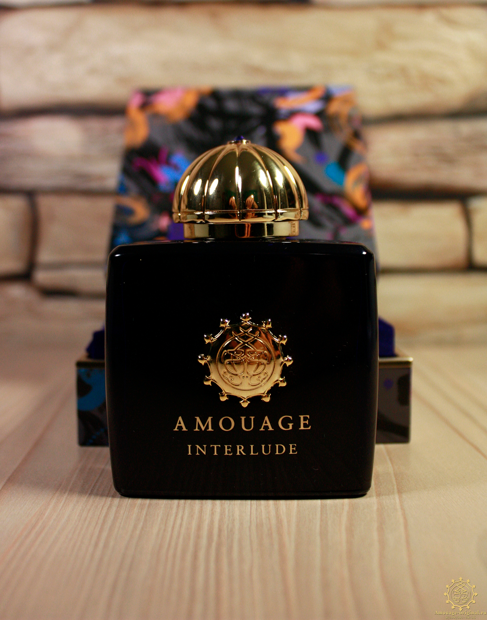Amouage Interlude Woman (фото обработано, цвет стекла темно-синий)
