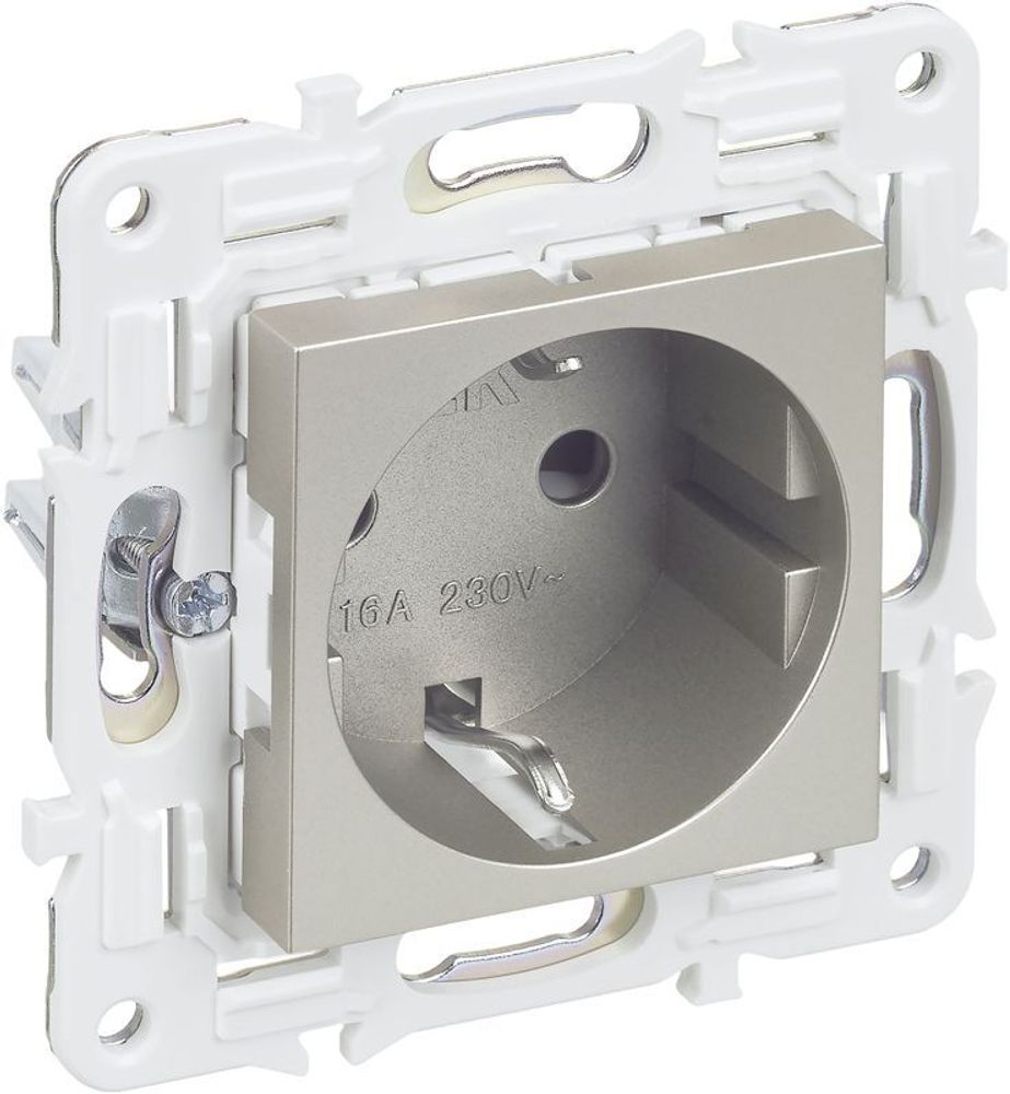 Розетка SKANDY 16А с заземл. защ. шторки SK-R04Sh шампань IEK SK-R14-16-K37 Розетка SKANDY 16А с заземл. защ. шторки SK-R04Sh шампань IEK SK-R14-16-K37