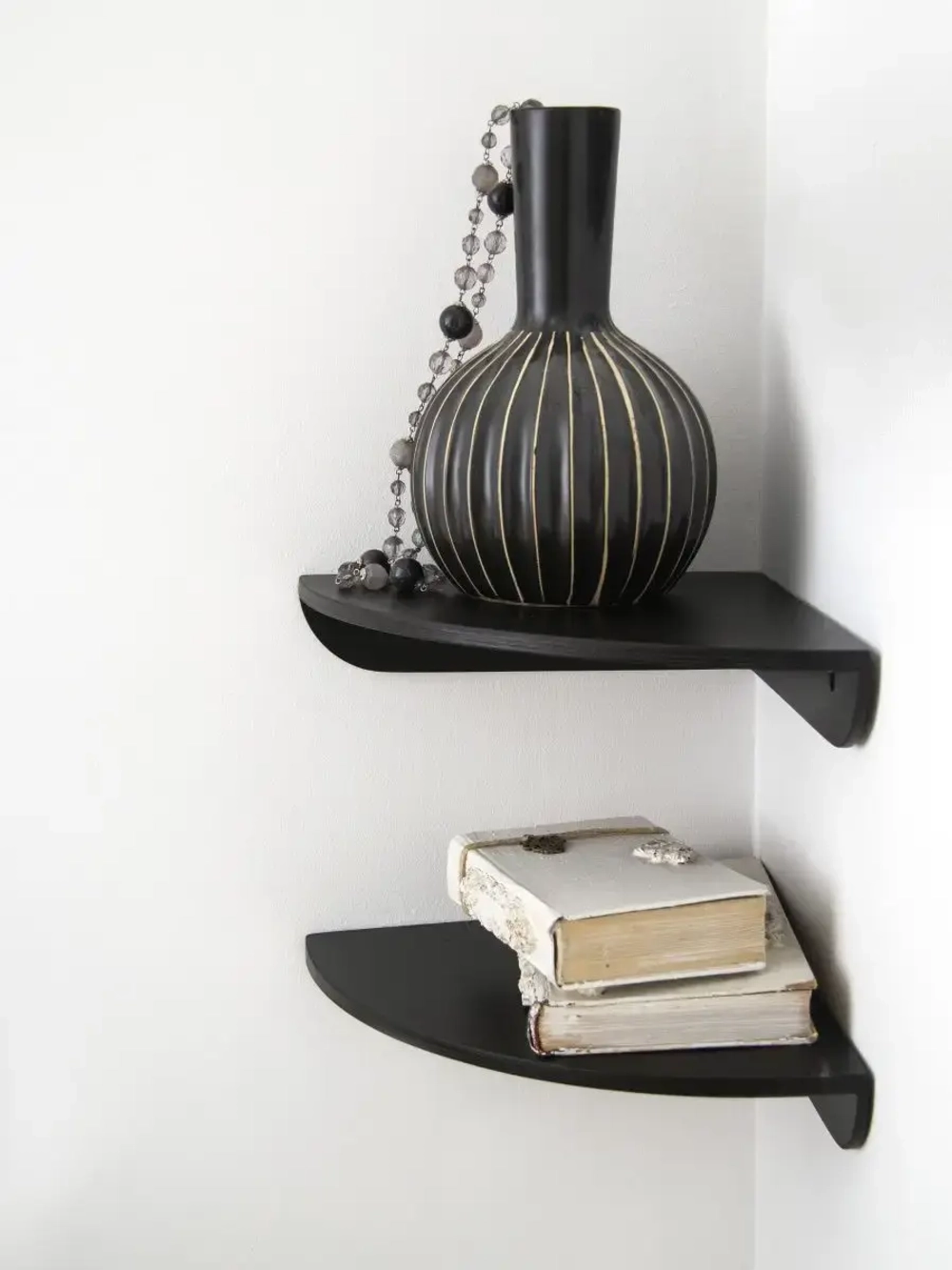 Комплект угловых полок. 2 штуки 25*25 см