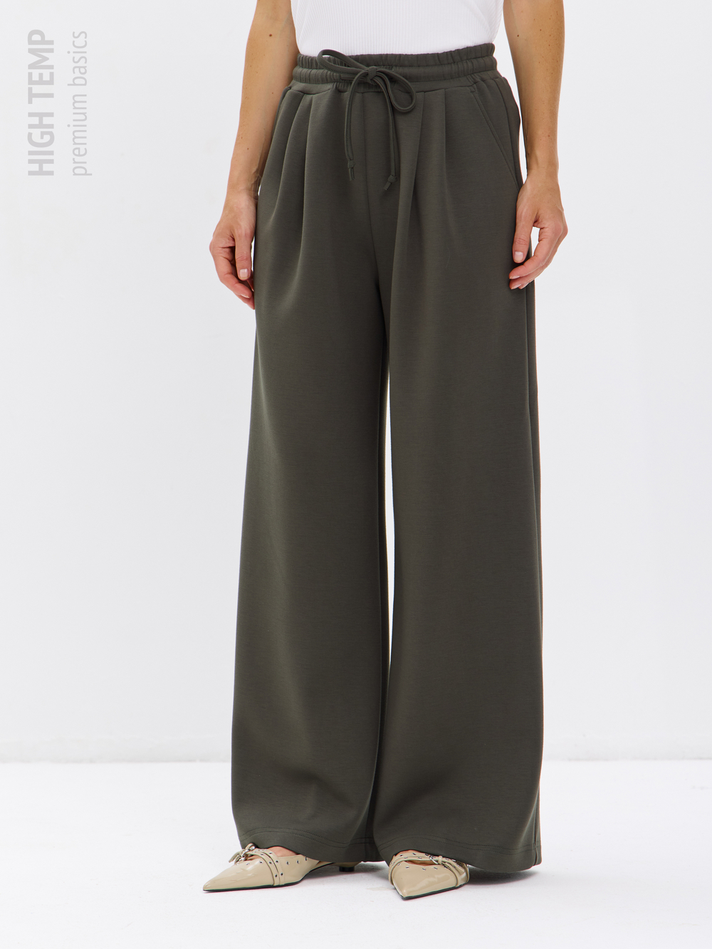 Широкие демисезонные брюки-палаццо со складками