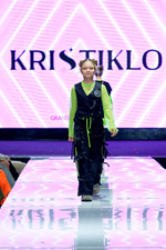 Черный костюм для ярких будней