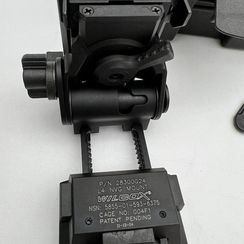 Регулируемый кронштейн для установки ПНВ,бинокуляров, экшн-камер GO-PRO