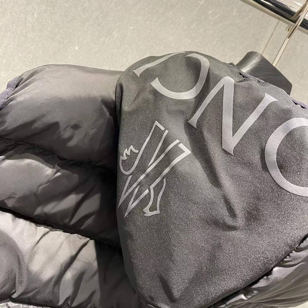 Безрукавка Moncler