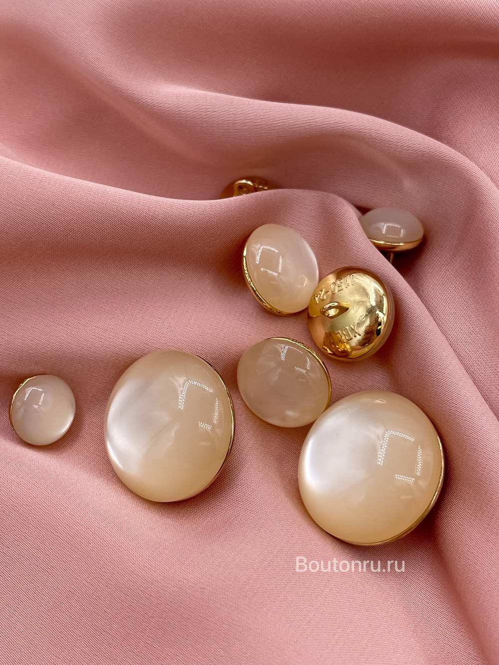 Пуговицы на ножке золото луна