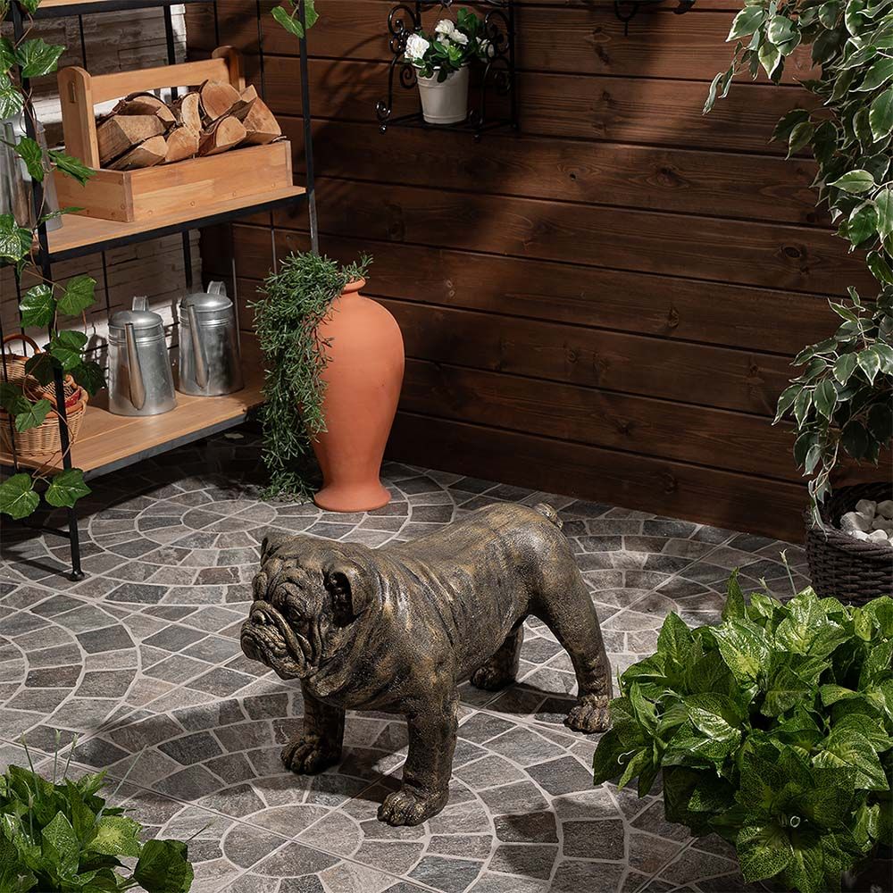 Садовая скульптура Сэр Винстон с накидкой